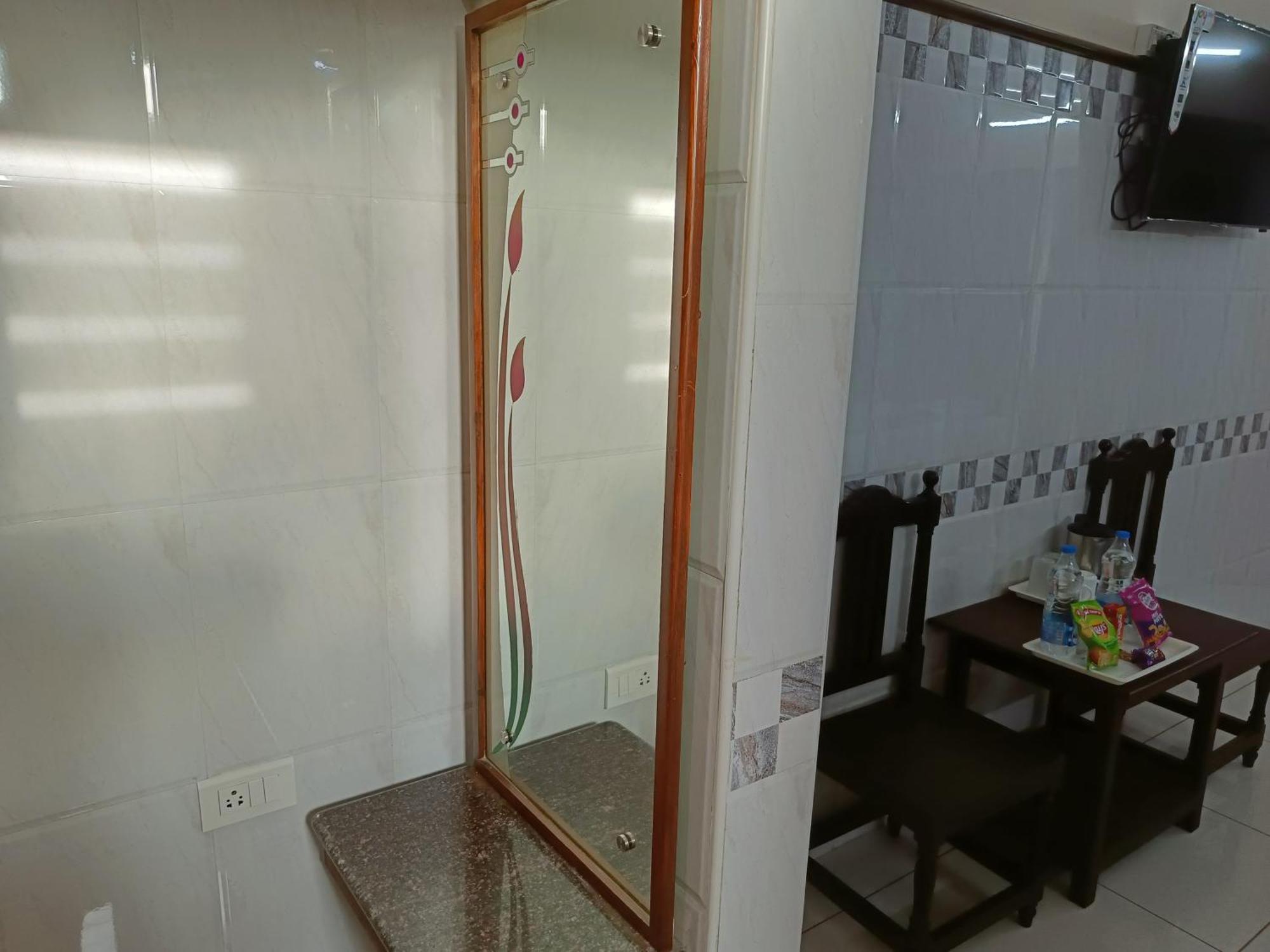 Hotel Arunachala Пудучеррі Екстер'єр фото